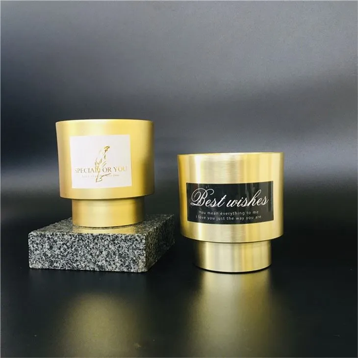 Tazza in alluminio con gradino per candele creative