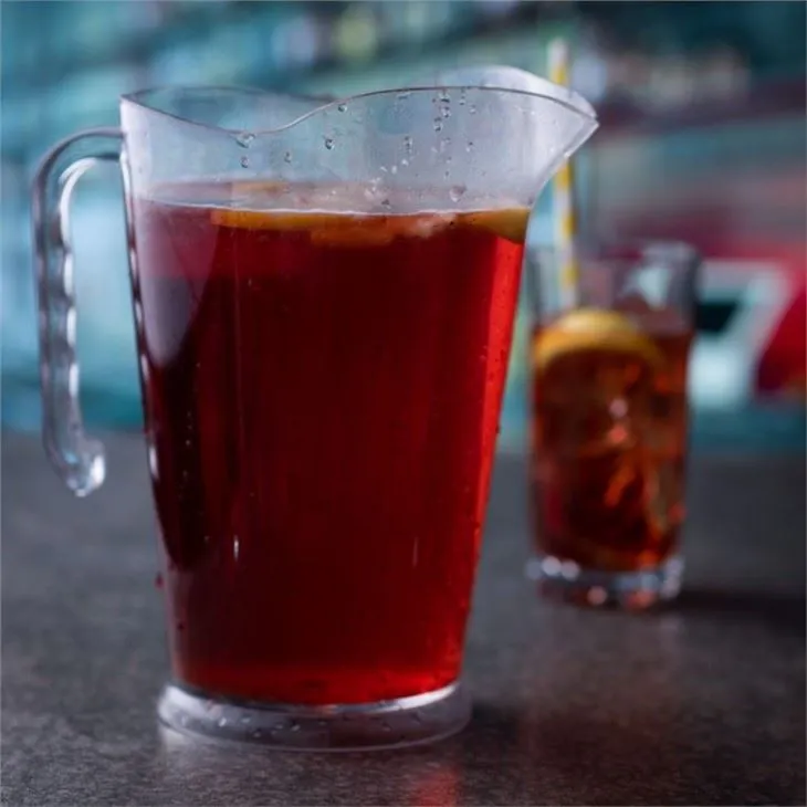 Brocca di plastica da tè al ghiaccio