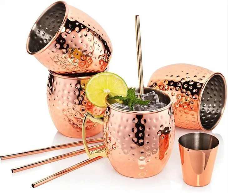 Tazze di rame in acciaio inossidabile con cannucce