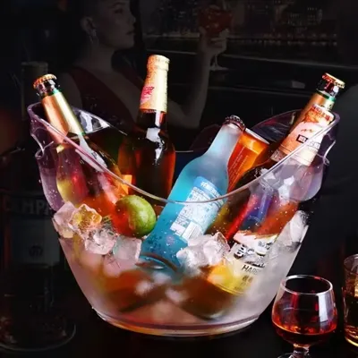 Quante bottiglie possono entrare in un secchiello del ghiaccio di plastica?